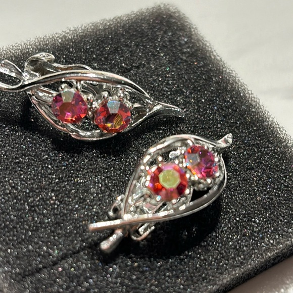 Vintage Clip on earrings - Picture 1 of 4